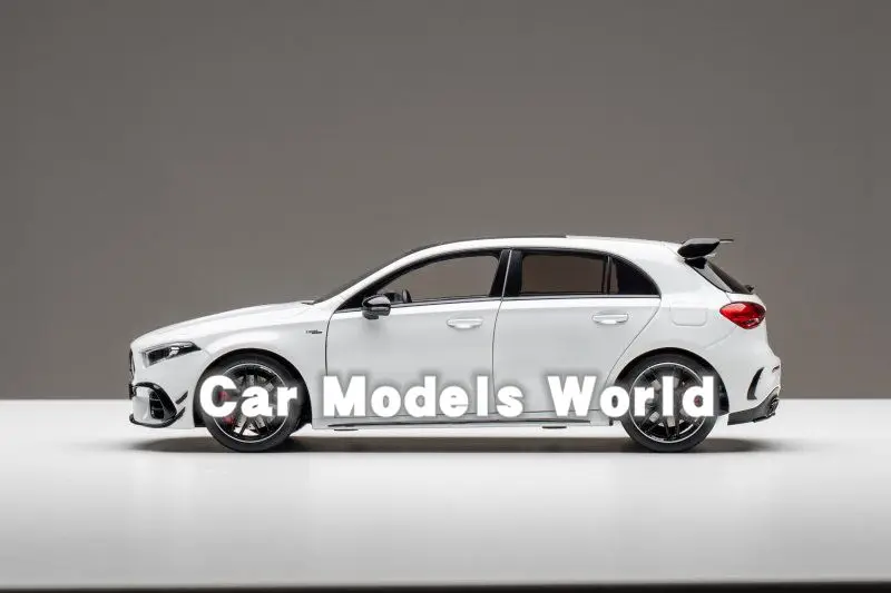 Kiloworks メルセデス・ベンツ AMG A-Class1/18モデル 1/18 Kiloworks