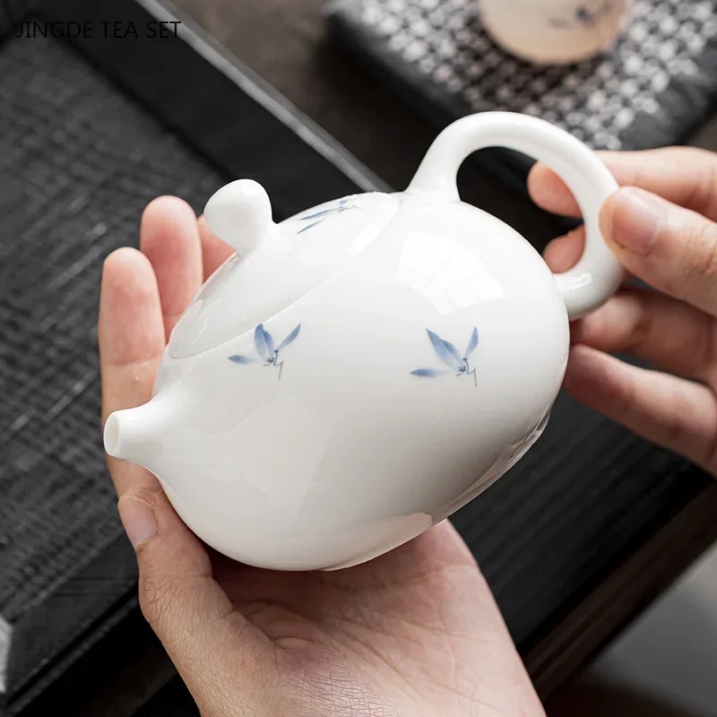 1PCS Ceramic Sheep Fat Jade Porcelain Teapot Chinese Orchid Tea Separation Xishi Tea Pot Ceramic Tea Set