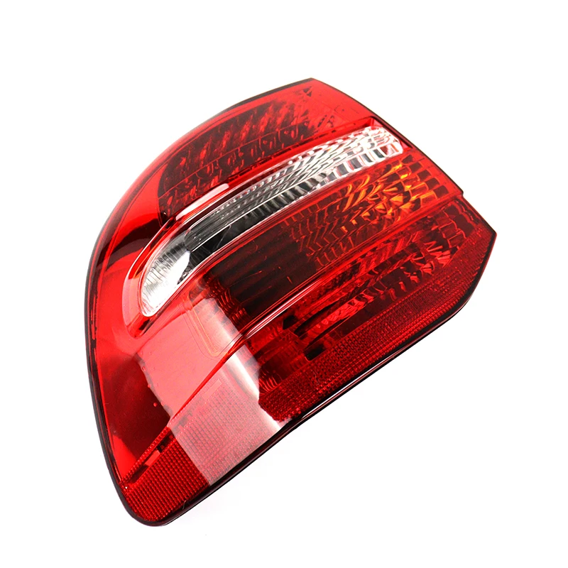 TYC 左テールライトアセンブリ 2007 2010 GMC シエラ ピックアップトラック対応 TYC Left Tail Lig 並行輸入品 防水ランプ 車用テールライトアセンブリ リアランニングライト