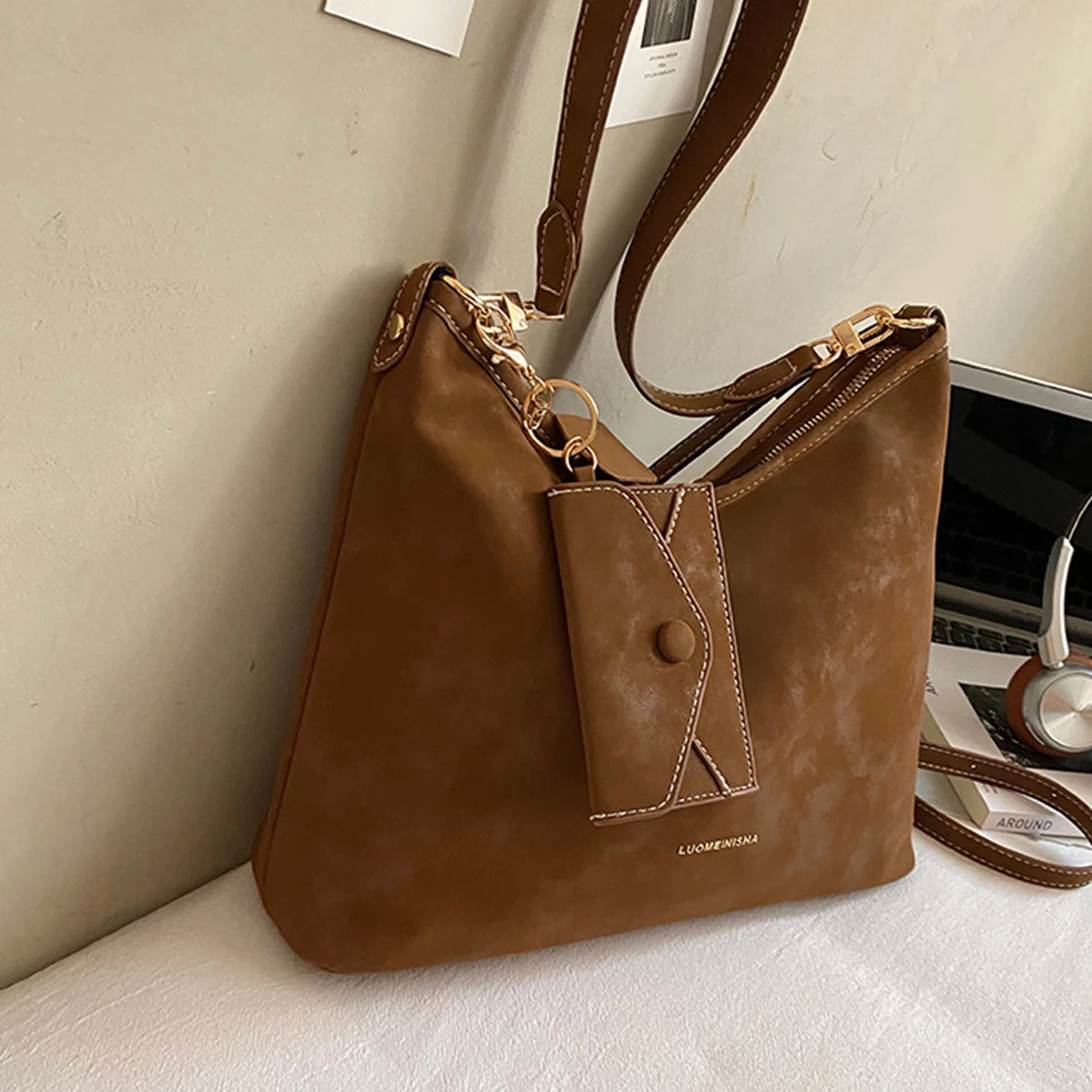 This Year's Popular Suede Crossbody Bag for Women 2025 Autumn and Winter New Frosted Retro Shoulder Bag Large Capacity Commuter Bag for Students Attending Classes