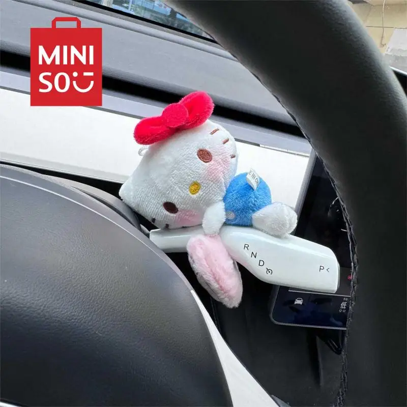 

2024 Sanrio Kawaii аниме обнимающий любовь Китти кот крышка прилавка симпатичный автомобиль стеклоочиститель сигнал поворота щит Украшение Новый автомобиль подарок детские игрушки