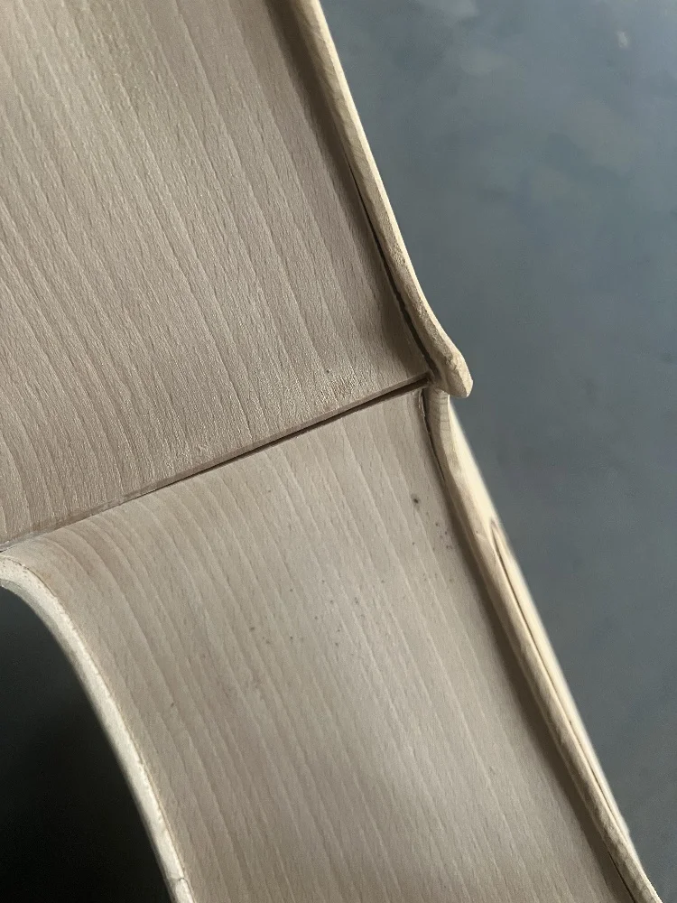 There are significant cracks on the side panels due to inventory defects. Cello 2/4, very cautious for those who pursue perfecti
