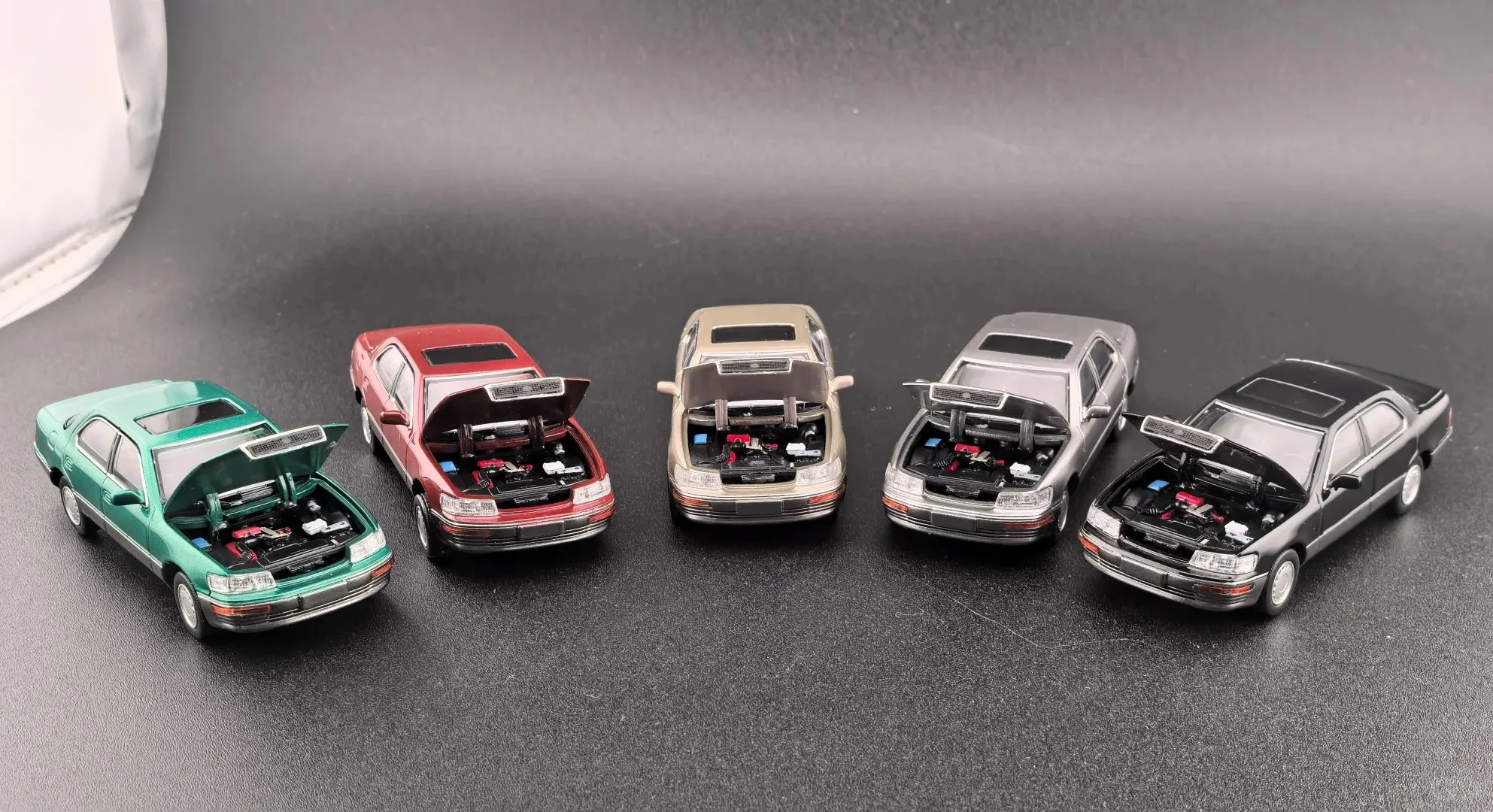 새로운 재고 있음 Fine Works 1:64 Lexus Ls400 (Ucf10) 합금 미니어처 다이캐스트 모델 Lexus Ls400 세단 자동차 모델 장난감 어린이 선물