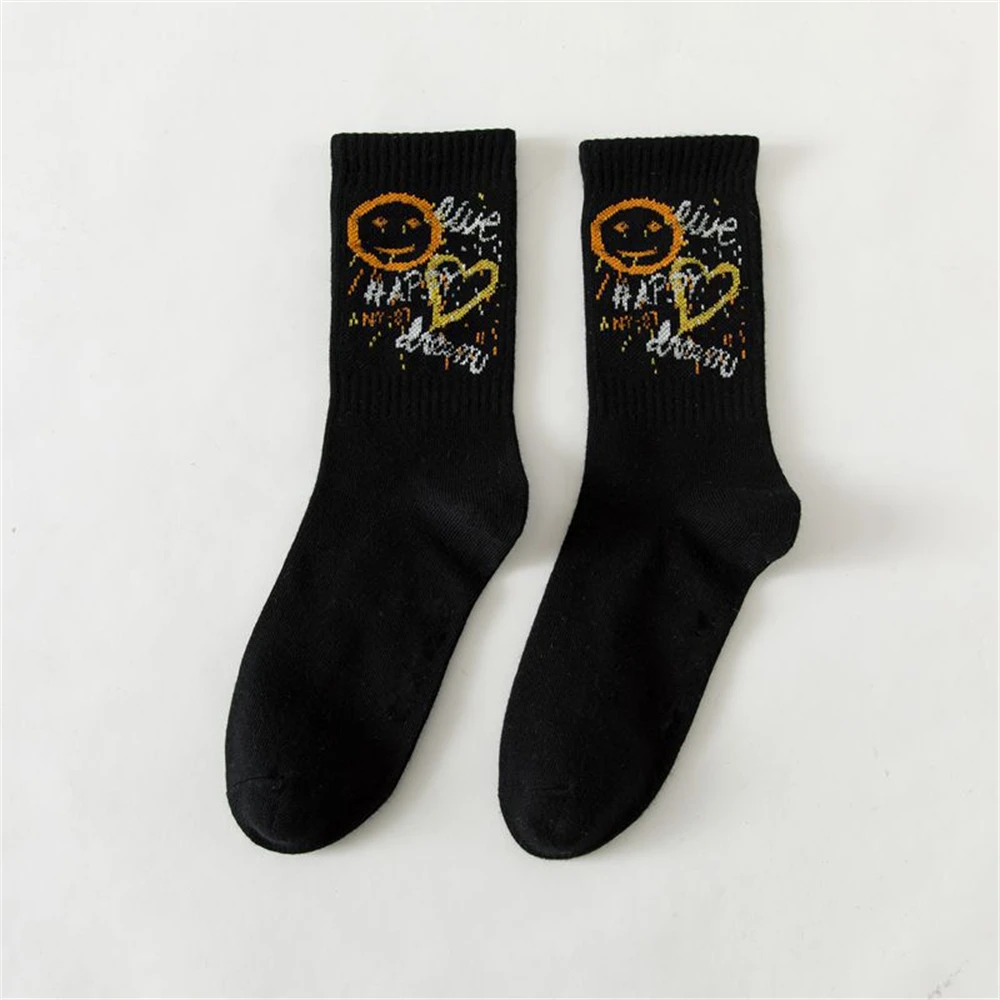 Neue Damen Japanische Koreanische Lustige Schwarz-Weiße Cartoon-Sportsocken aus Baumwolle, Niedliche Harajuku-Mädchen Weltraum-Astronauten-Socken, Dropshipping – Detail 16