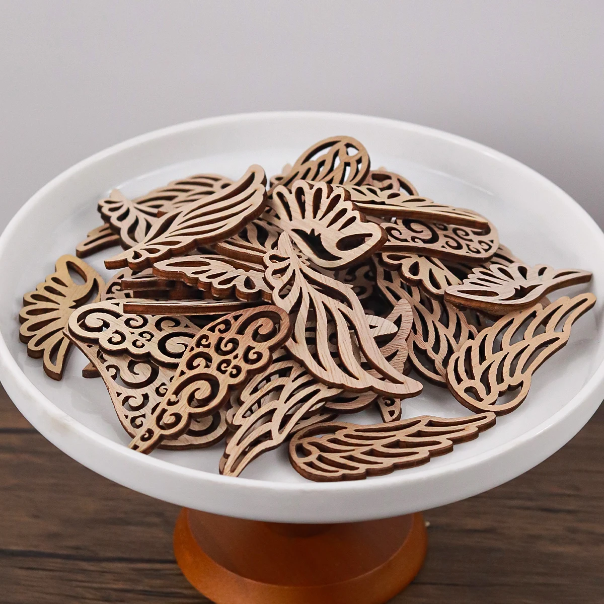100 Pezzi Ciondoli Natale Legno, Ornamenti Natalizi in Legno,Decorazioni Albero di Natale in Legno,Ciondoli Natalizi Etichette Regalo Decor,Natale Ciondolo in Legno Decorazione per Fai da Te Natale