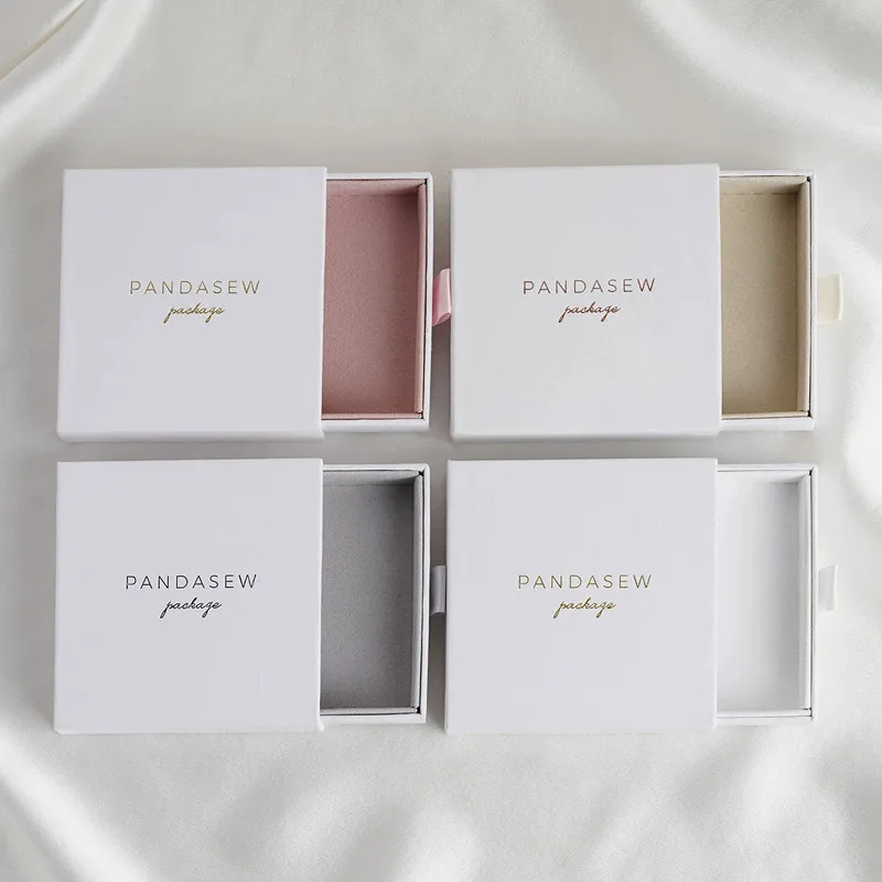 

Бумажная шкатулка для ювелирных изделий на заказ, коробка с микрофиброй внутри, с вашим логотипом, для ожерелья, серег, упаковка с большими ящиками, 50 шт.