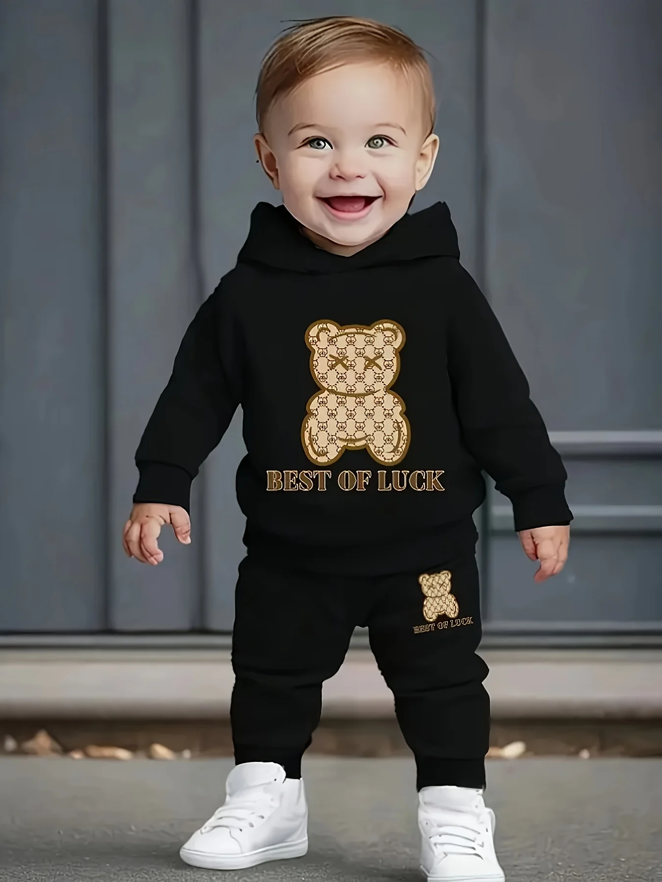 A two-piece cartoon printed fleece hoodie and long pants set for a newborn baby boy in autumn and winter 1