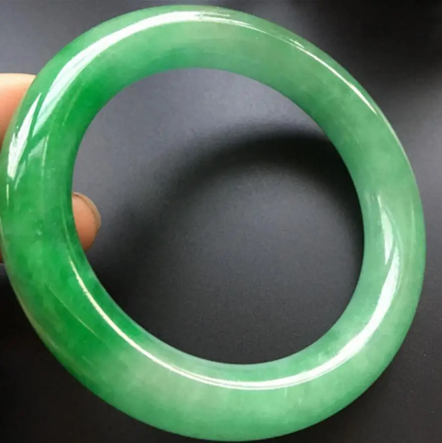 

Fashion jewelry Natural Burmese jade bracelets round ice Yang green female models jade bracelet emerald green bra