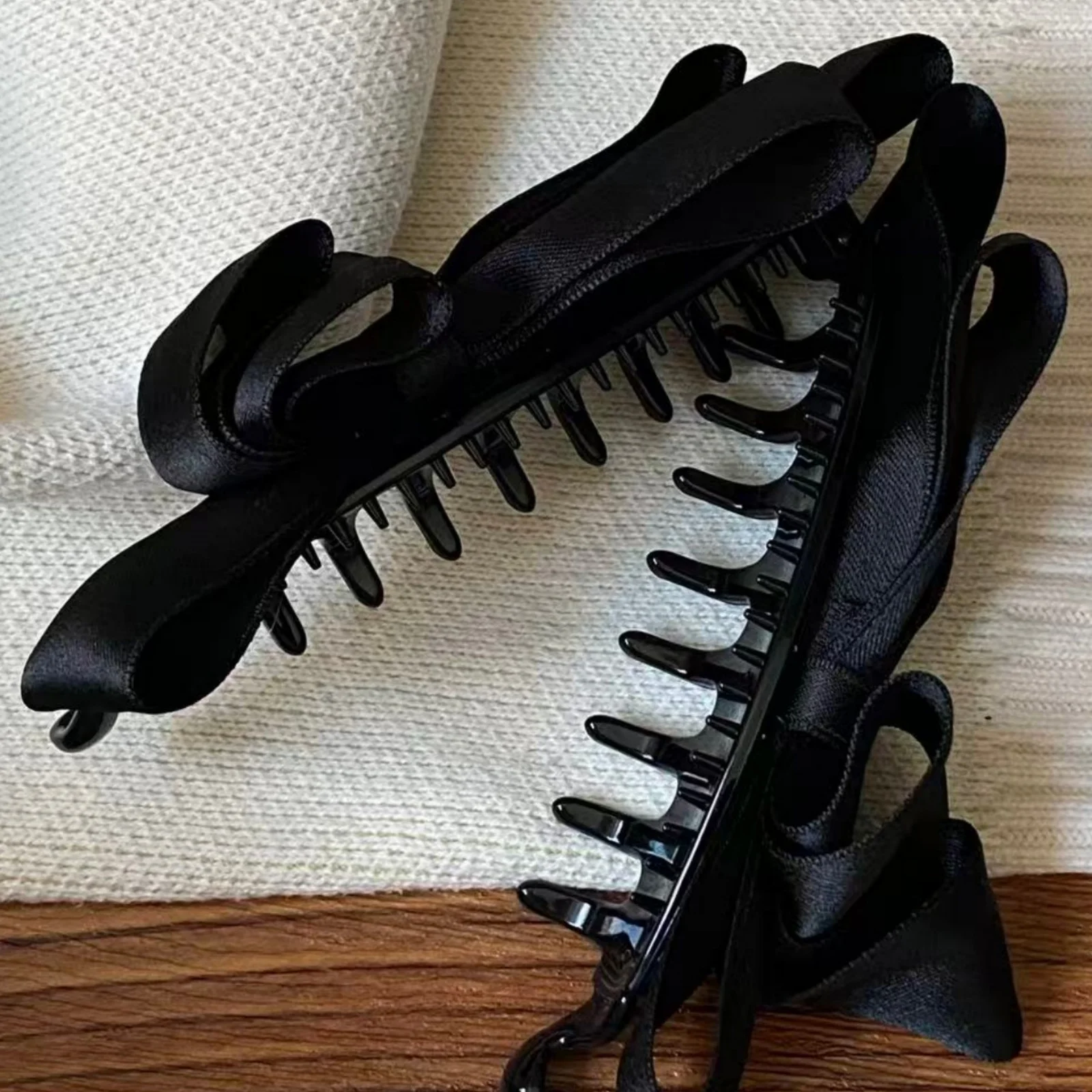 1PC Black Satin Bow Hair Claw Clip, Chic & Elegant Hair Accessory, Ideal for Daily Wear, Party & Formal Occasions