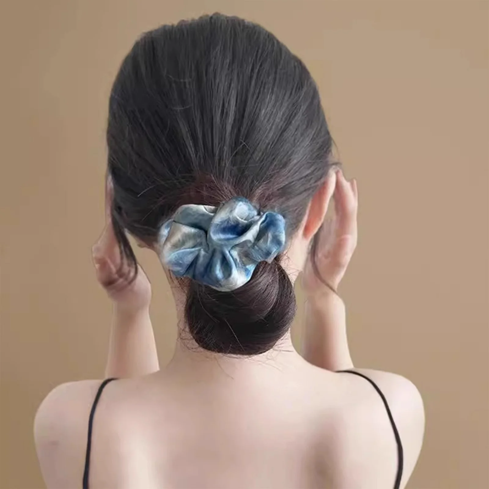 1PC Blue Watercolor Hair Scrunchie, Silk - Like Fabric Hair Tie, Elegant Hair Accessory for Women's Stylish Hairstyles