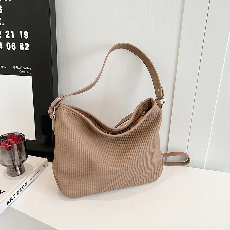 

Free Shipping High Quality New Women's Large Capacity Versatile One Shoulder Crossbody Bag Fashion Casual Style Simple Handbag