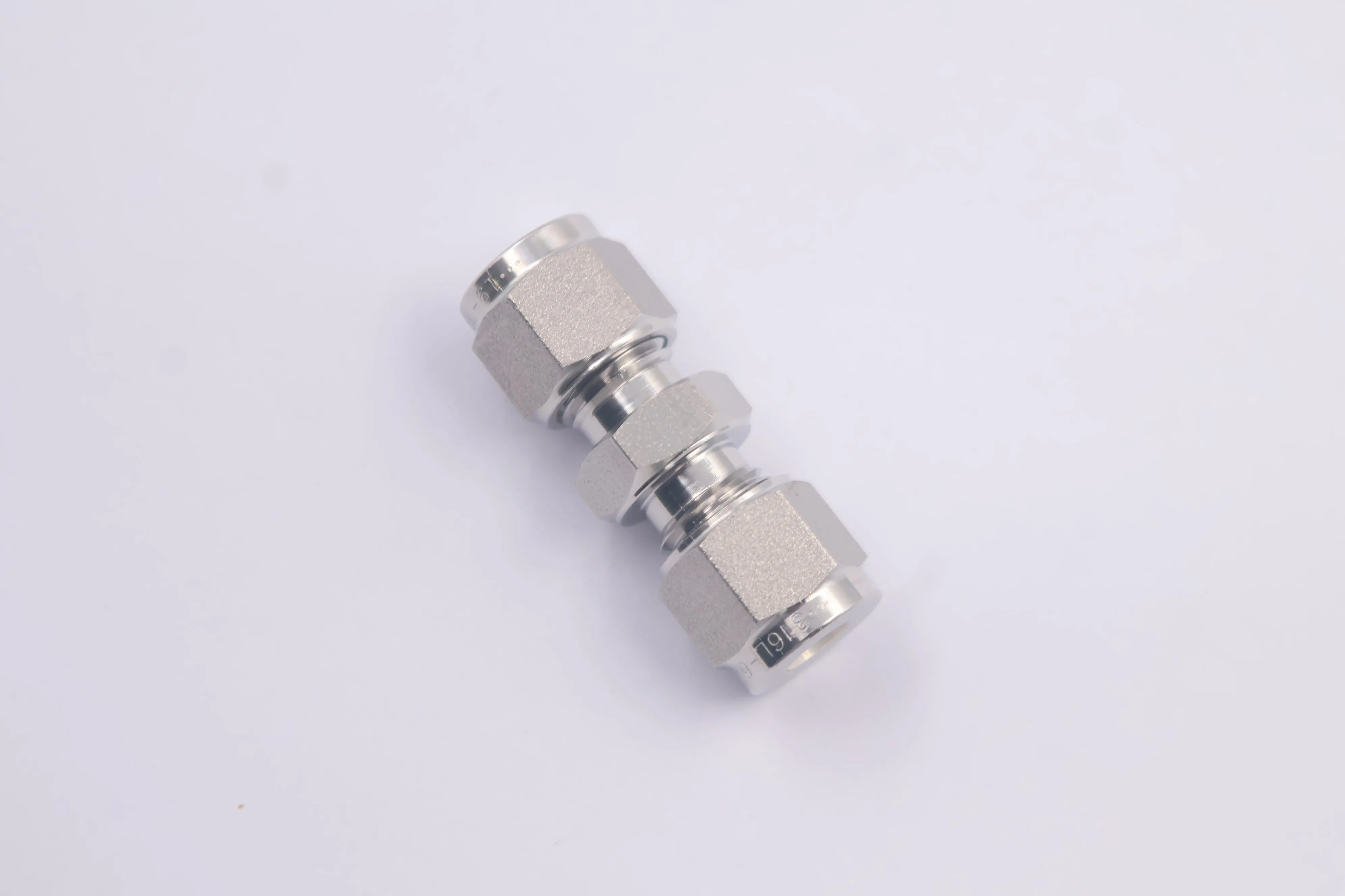 SS-6M0-6-4, Stainless Steel Tube Fitting, Union, 6mm*1/4in. Tube OD, Can Combination wit