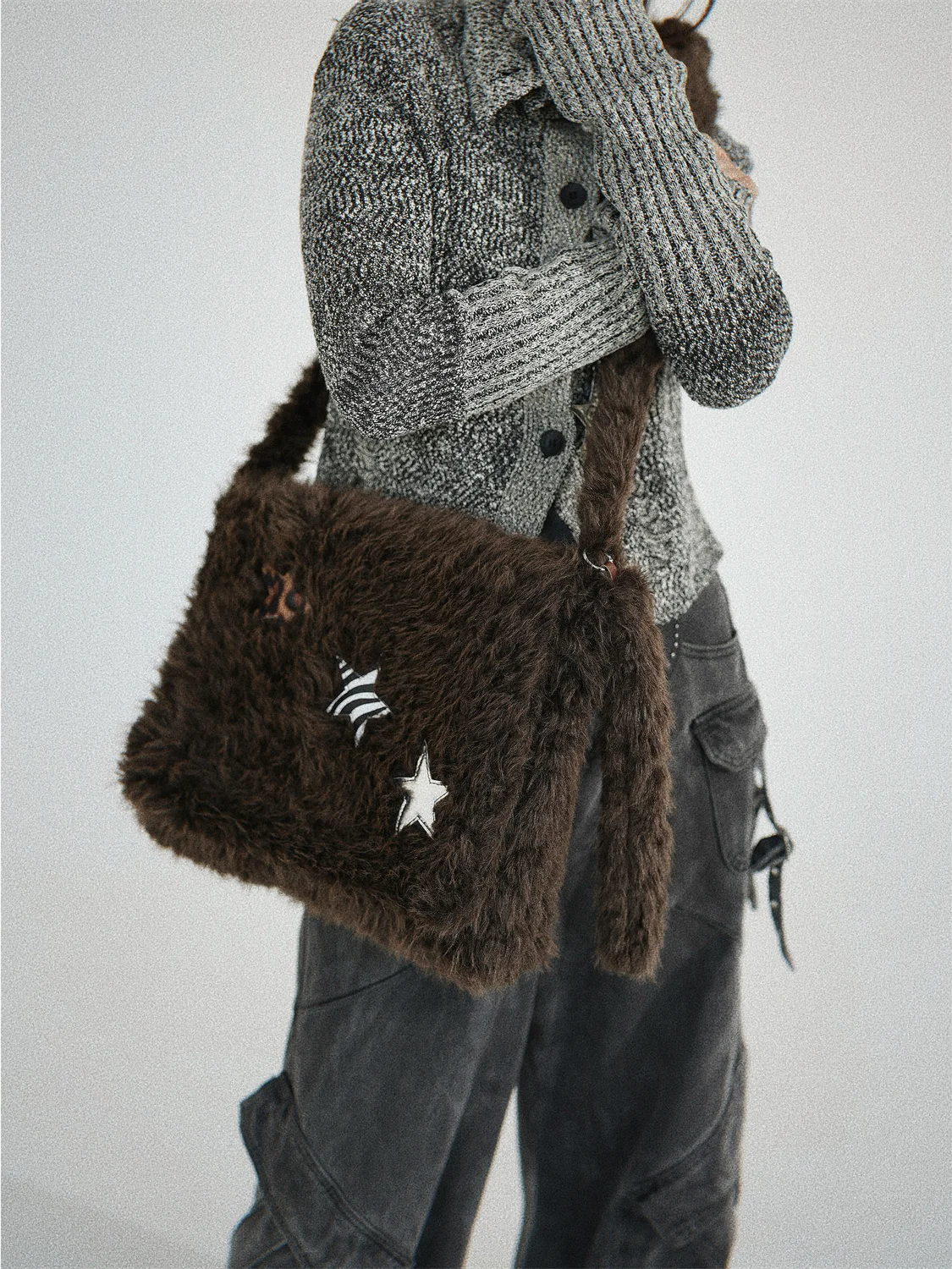 Autumn and Winter Plush Retro Shoulder Bags Versatile Sweet Girl Style 2025 New star Decoration Women's Crossbody Bags