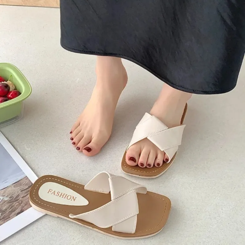 Fashion Open Toe Bedroom Black Women's Slippers and Ladies Sandals Home Indoor Low Heel Slides Outside House Shoes
