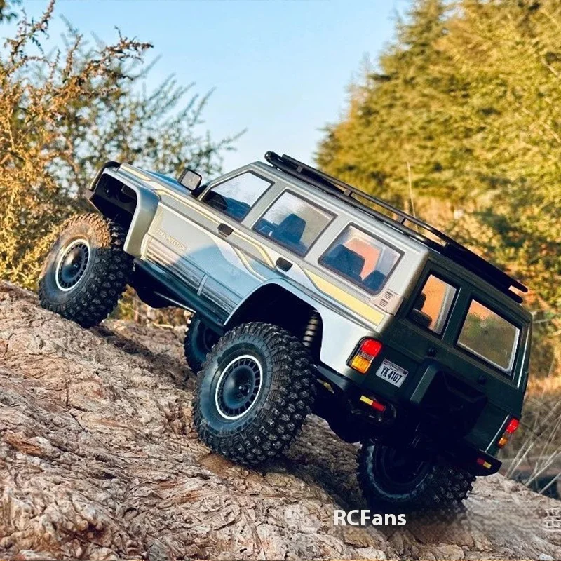 Yikong 1/10 Yk4107 RC remote control electric four-wheel drive dual speed differential lock climbing vehicle off-road vehicle 5