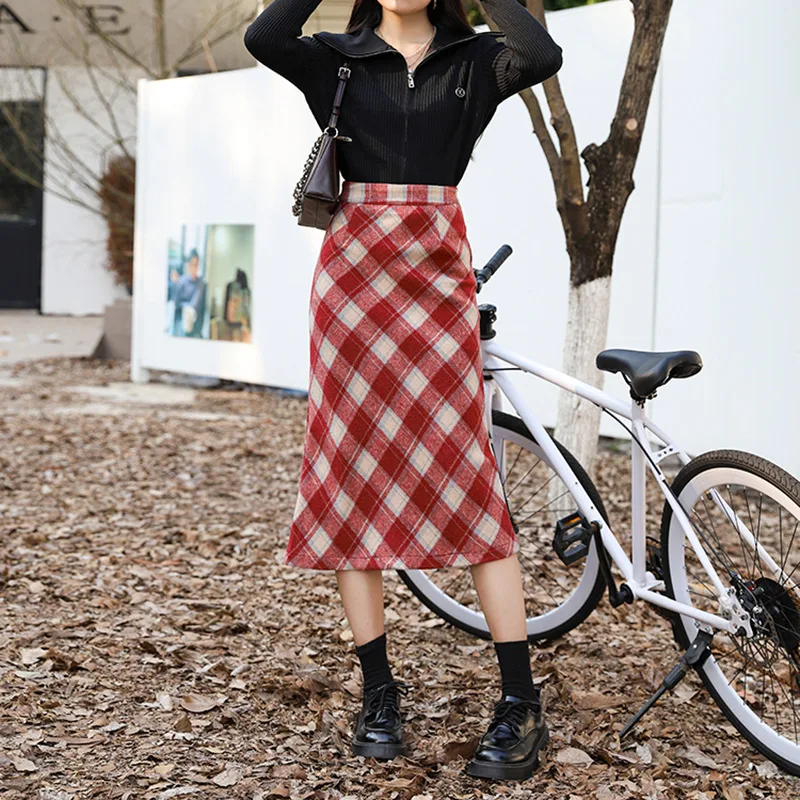 

Vintage Plaid Wool Blend Midi Skirt Elegant and Slimming High Waist Autumn Winter New Arrival with Back Slit
