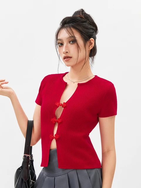 Camisa Feminina de Verão de Malha de Manga Curta com Decote em V e Recorte Justinha – Tendência da Moda Camisa Feminina de Verão de Malha de Manga Curta com Decote em V e Recorte Justinha – Tendência da Moda