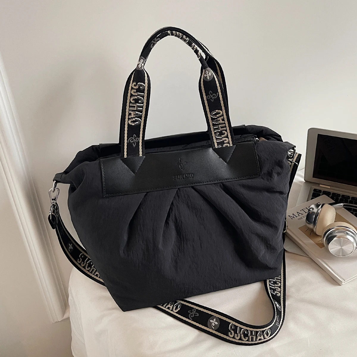 Cloth Bucket Bag for Women 2025 New Niche Design Crossbody Bag Popular Autumn and Winter Pleated Handbag Shoulder Bag Trendy Ladies' Makeup Bag