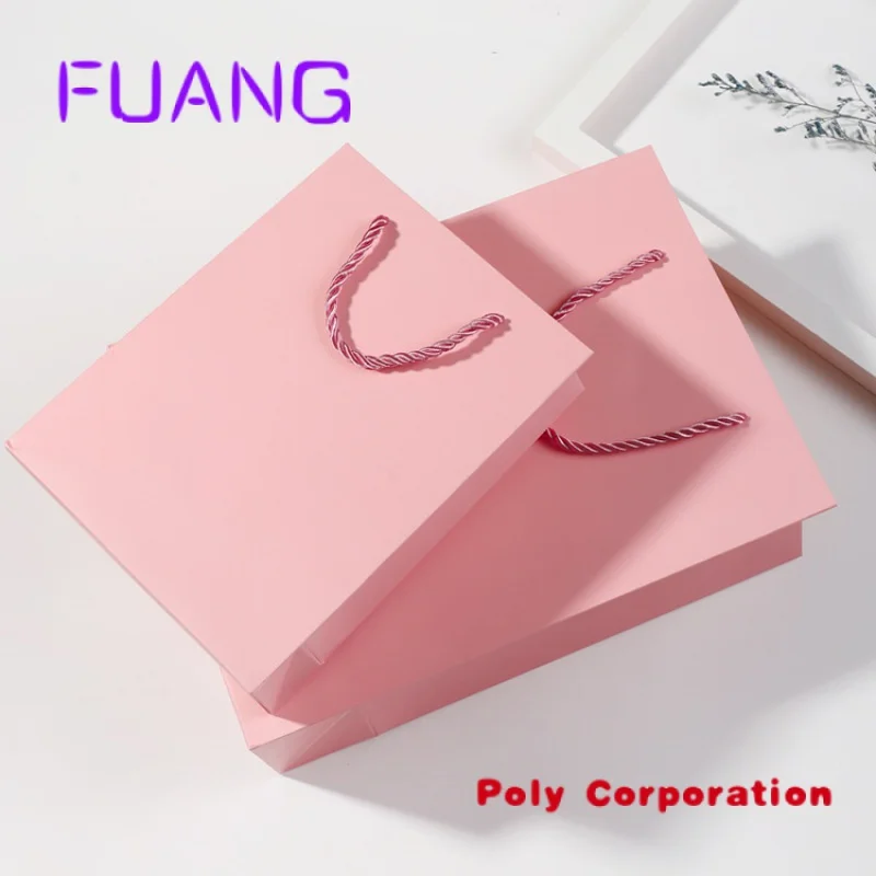 Рисунок 5 - Розовые, черные, белые бумажные