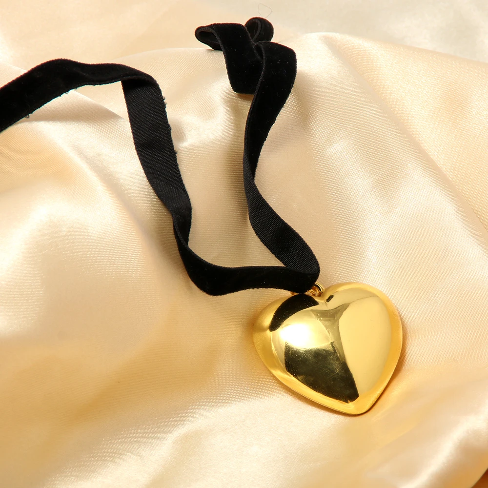 Women Large Puffed Heart String Choker Necklace Gothic Love Heart Pendant Layer Lace Rope Leather Chain Cool Y2K Party Jewelry
