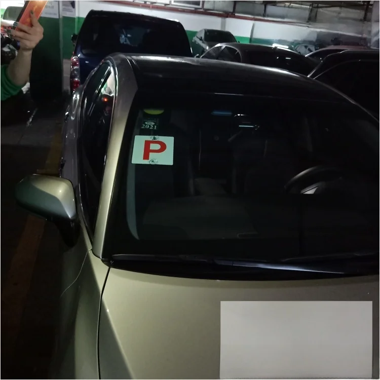 홍콩 새로운 드라이버 P 라이센스 연습 플레이트 맞춤형 자동차 데칼 P 기호 초보자 운전자를위한 행운의 장식 스티커