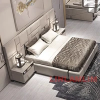 سرير MANBAS فاخر وحديث بحجم كينغ مع لوح رأسي منجد ناعم ومنضدة تخزين - أثاث غرفة نوم من الجلد الطبيعي 4