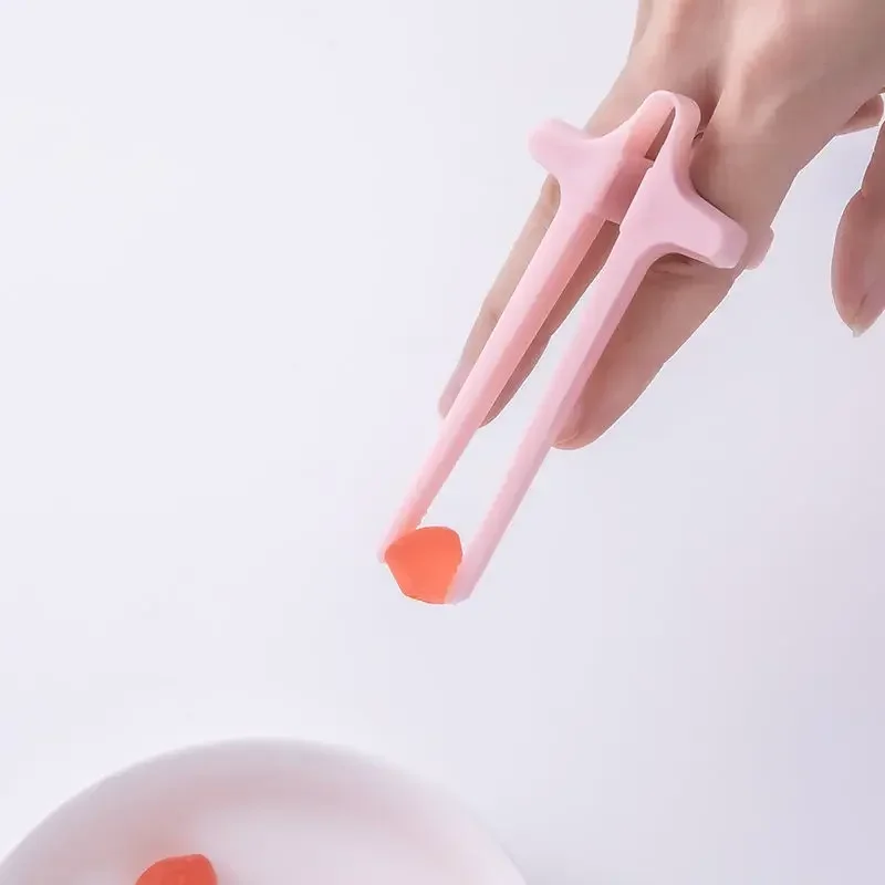 Finger Tongs for Gamers - Snack and Food Assistant Tool
