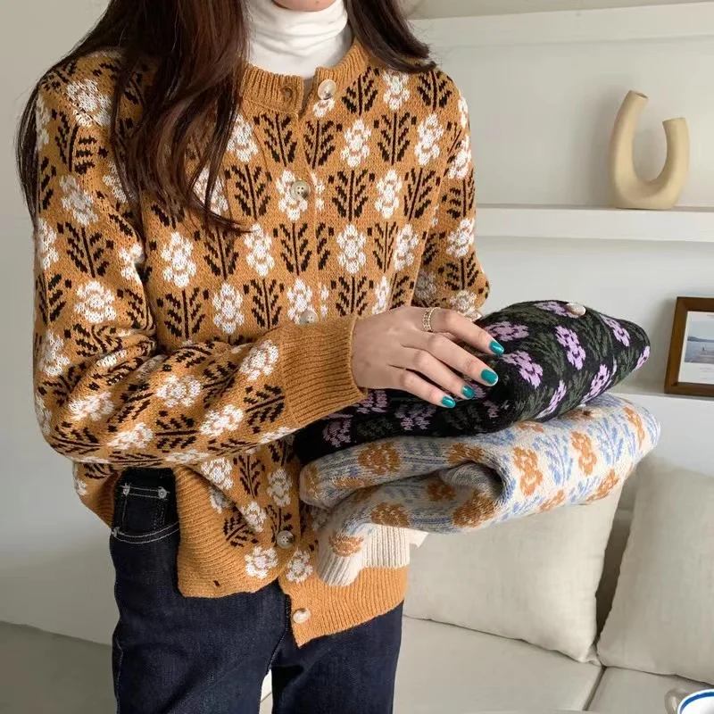 

Boring Honey New Winter Flower Sweater Overcoat Fashion Stripe T-Shirt Women Chic Knitted Long Sleeve Button Sweater Tops Women