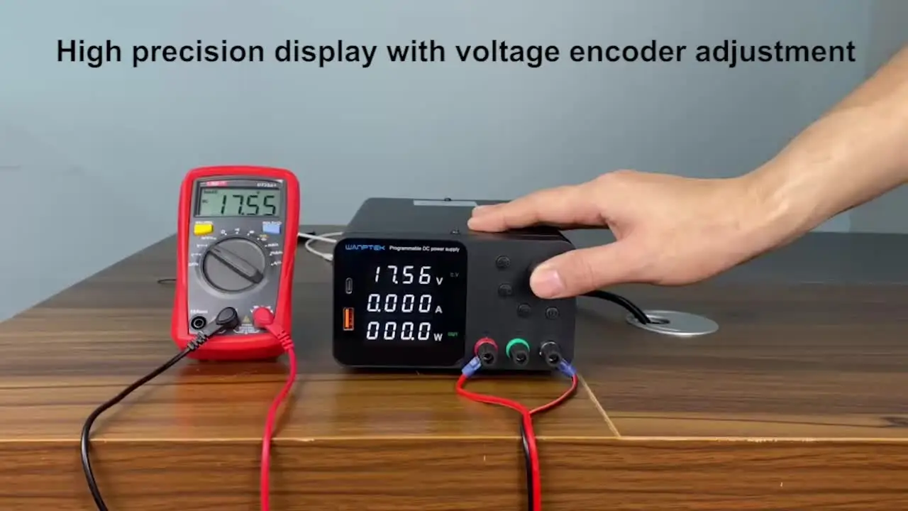 DC tápegység digitális kijelzővel a munkapadon