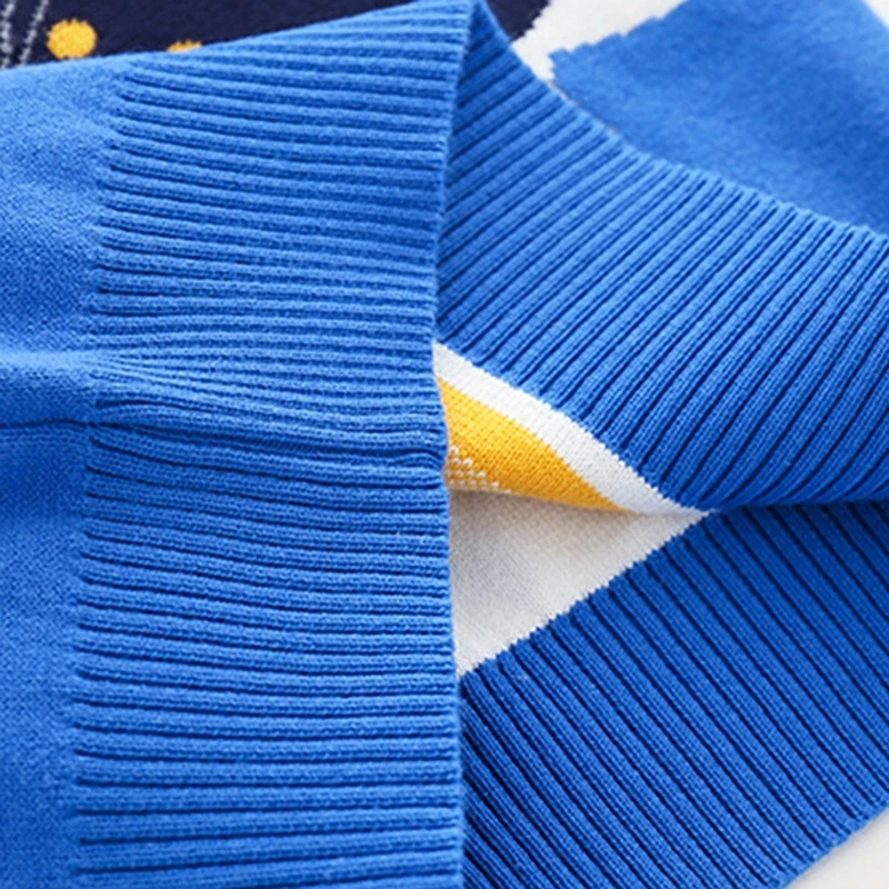 Strikket børnegenser til drenge med dyreprint til efteråret_voghion.com