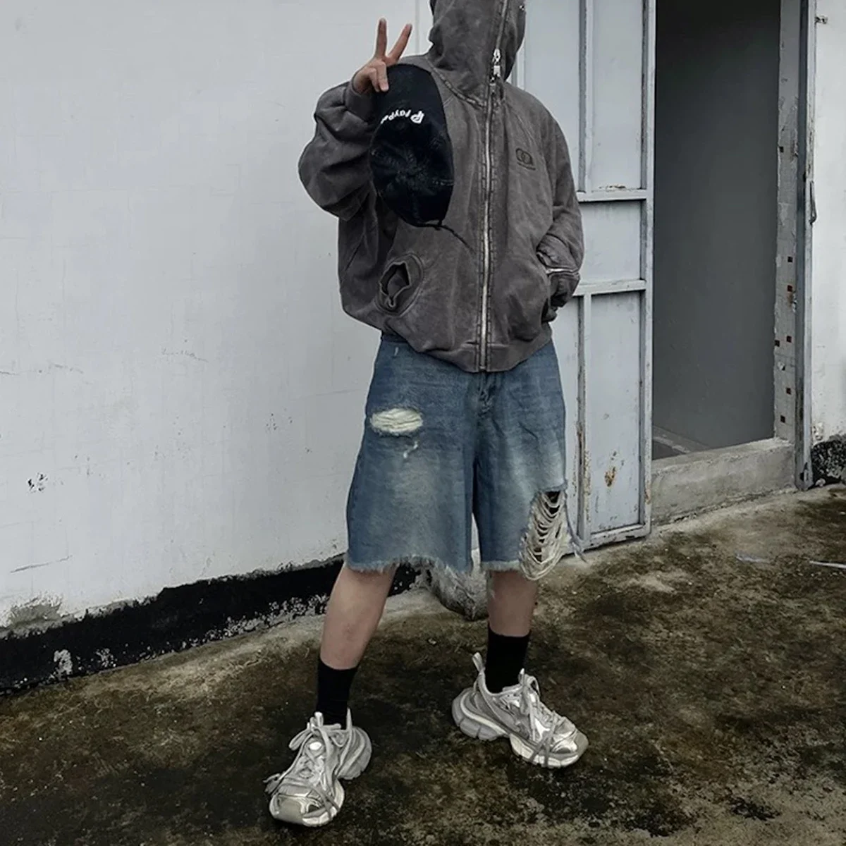 High Street Hole Washed Fringe Denim Shorts for Men Wide Leg Distressed Retro Baggy Five Point Pants Oversized Loose Jeans