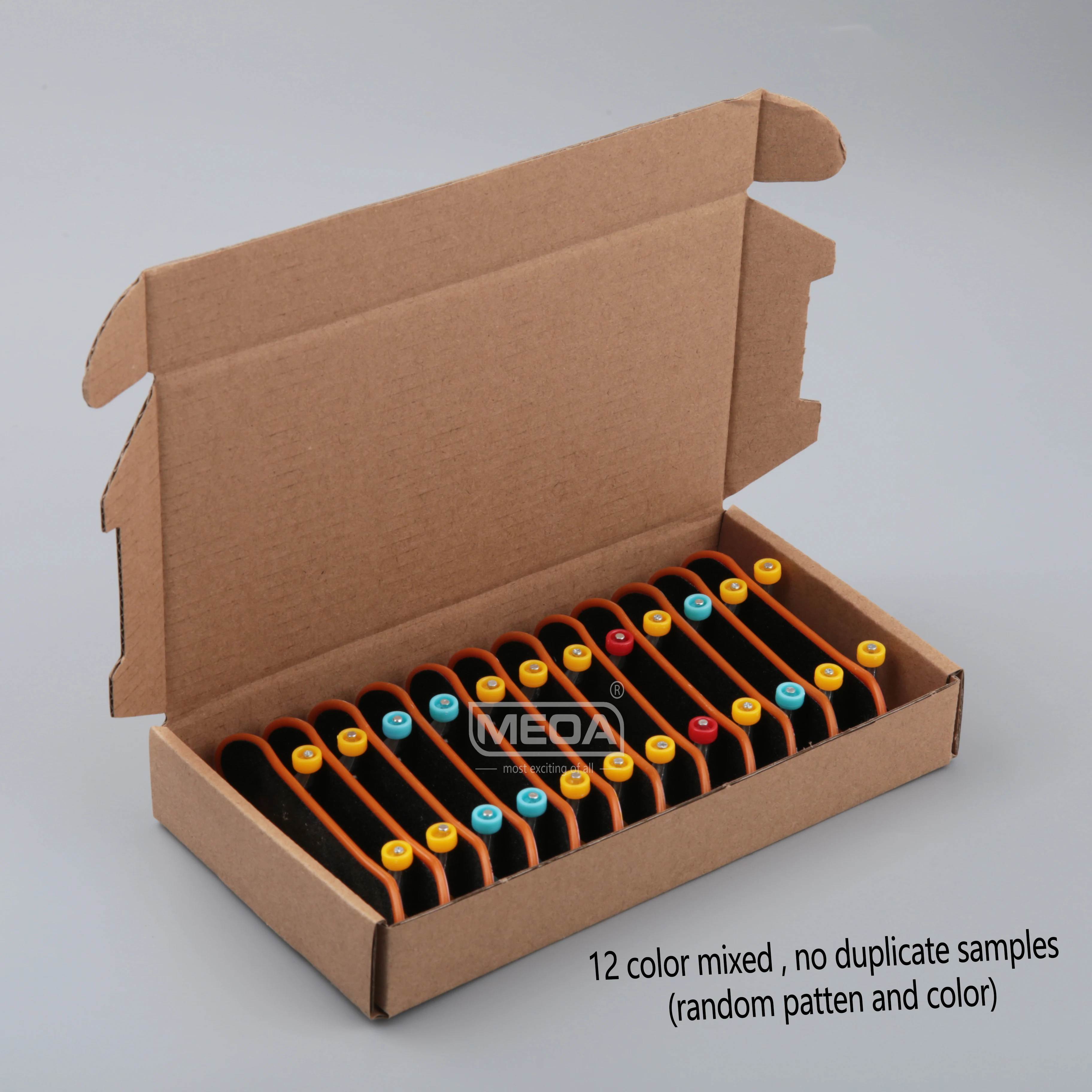 12 יחידות / הרבה גשר מתכת אצבע סקייטבורד משטח מטופח פלטה כפולה סקייטבורד מיני צבע אקראי צעצועי אצבע לילדים מתנה