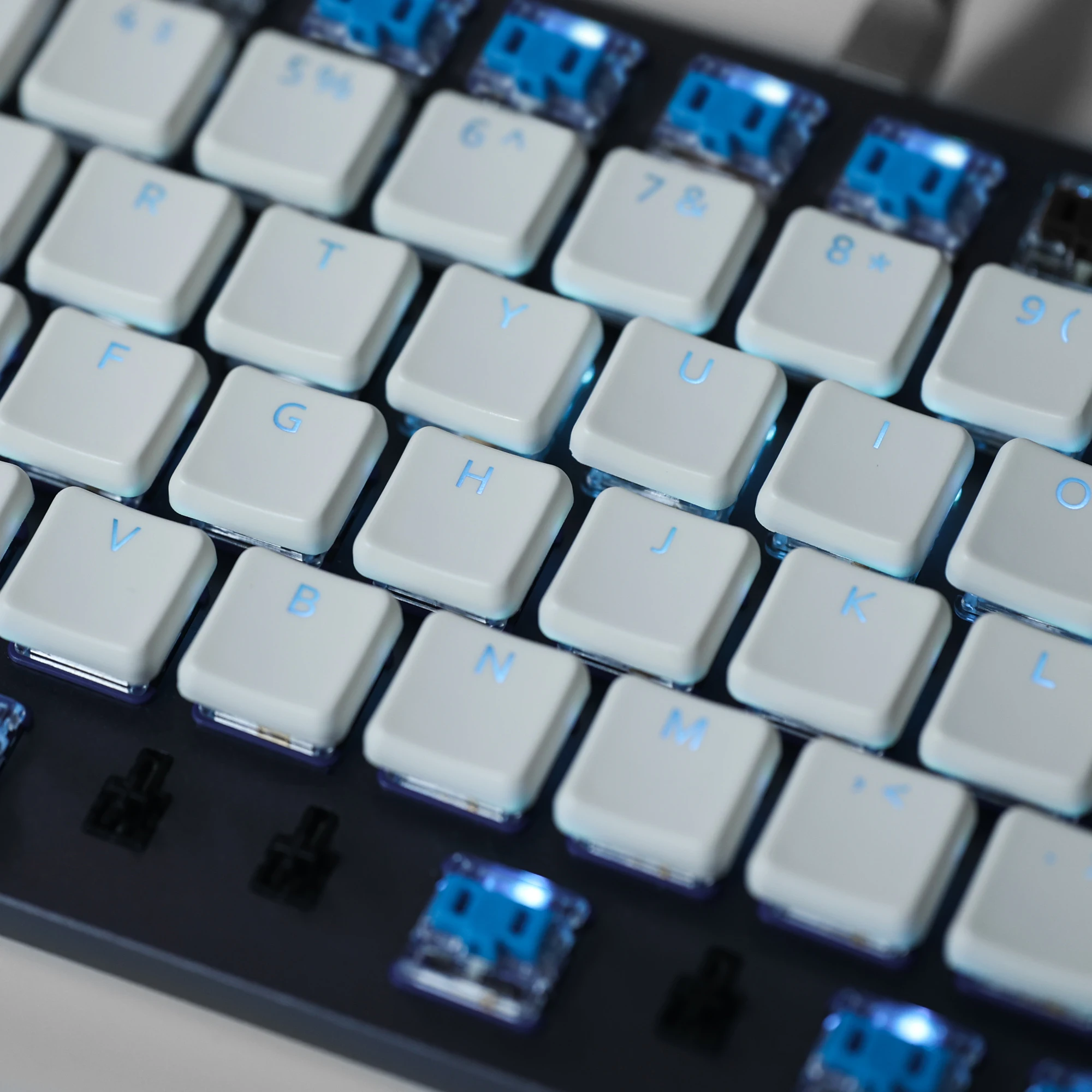 Chosfox 69 키 CFX 흰색 반투명 로우 프로파일 Choc PBT 키캡 Kailh 1350 로우 프로파일 스위치 용 RGB 기계식 키보드Chos