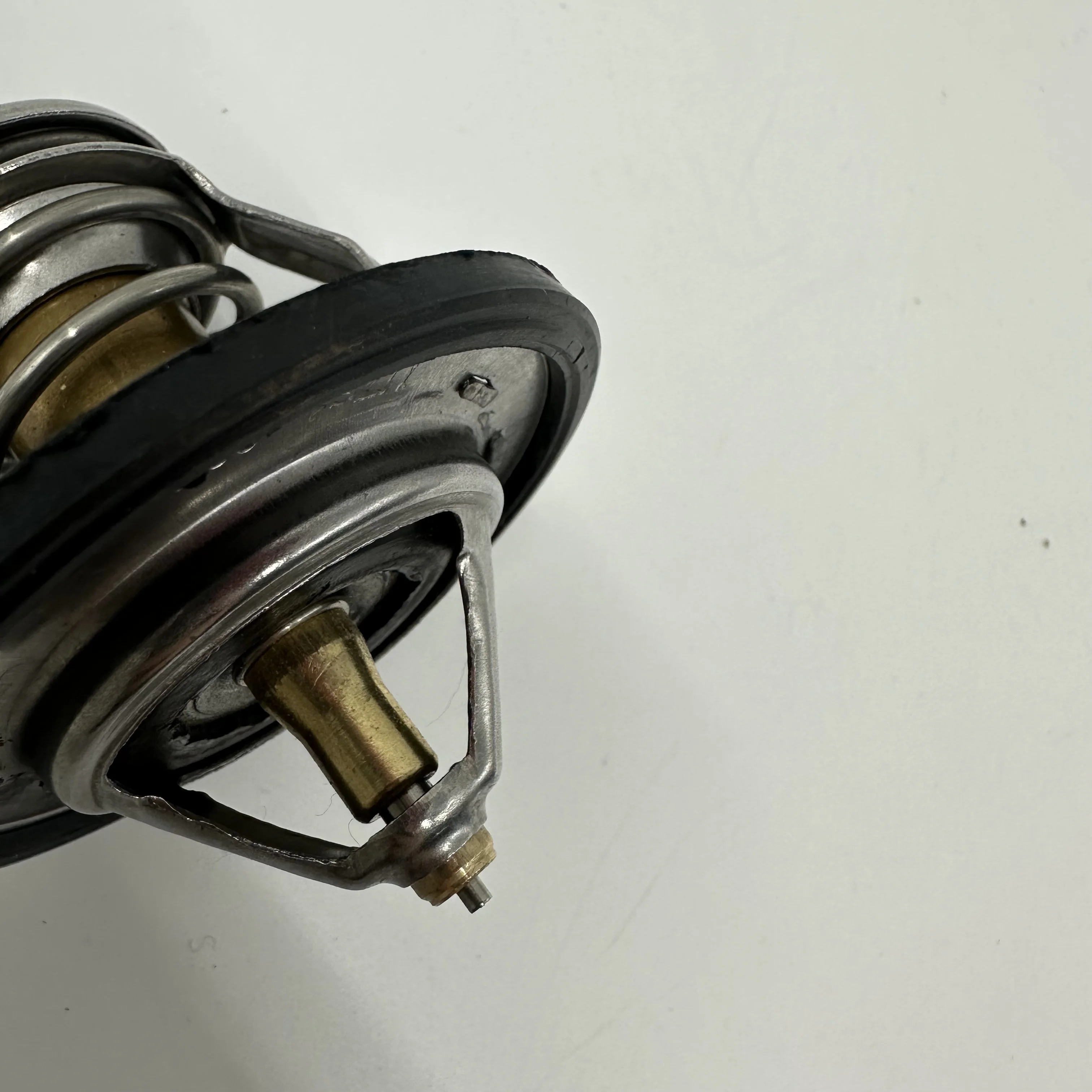 Engine Coolant Auto Thermostat 2550023010 25500-23010 for Hyundai ELANTRA tucson sonata accent for Kia SPORTAGE RIO