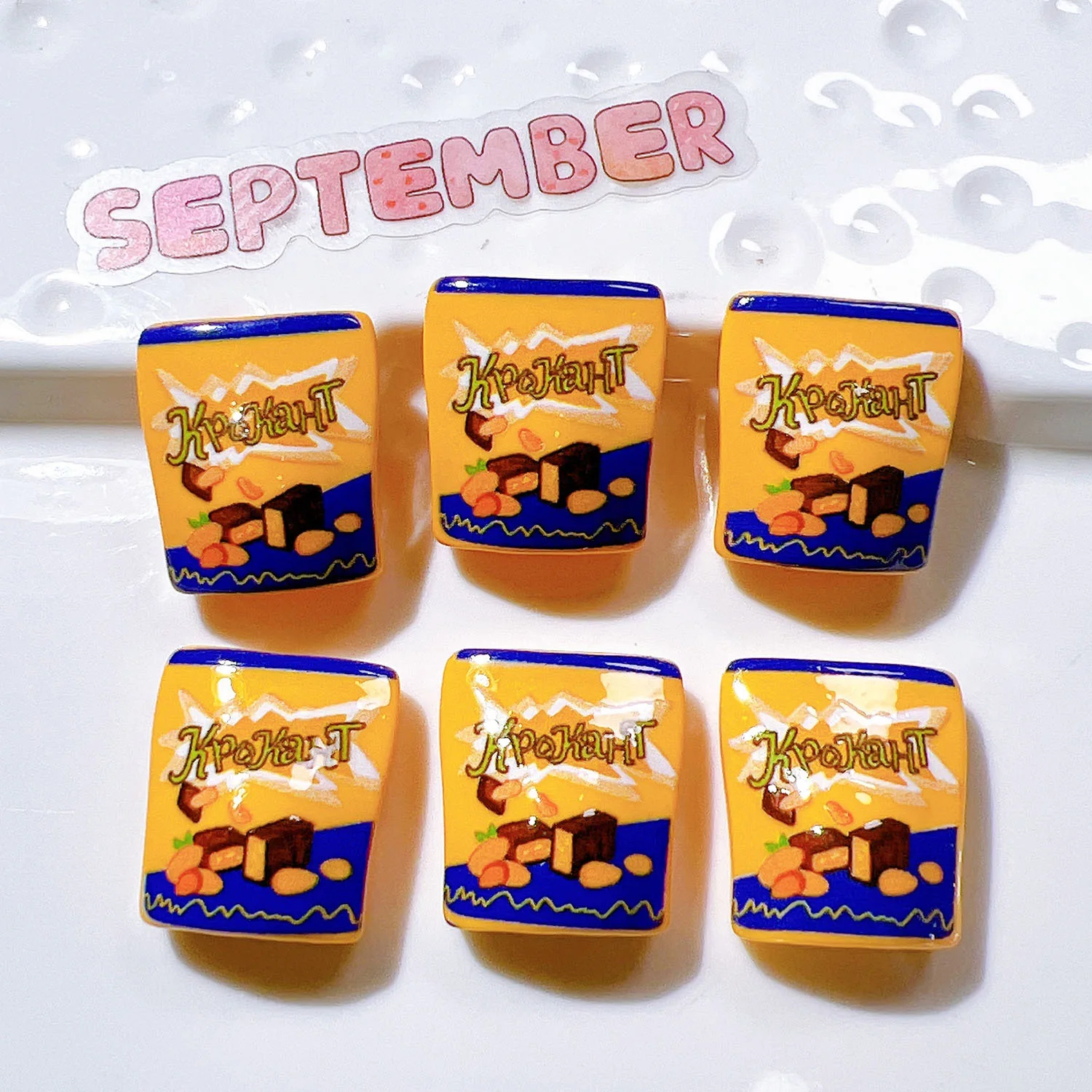 Mix Of 10 Decorative Resin Chocolate And Cookie Fantasy Figurines_voghion.com