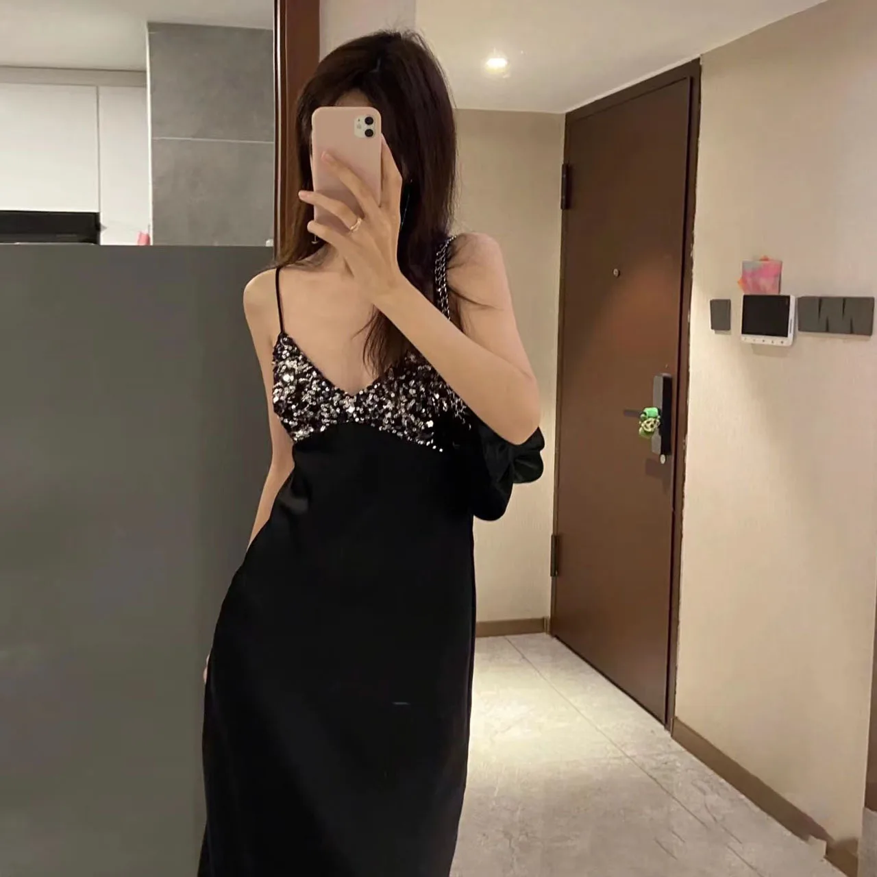 

Evening Party Lady Black Long Dresses Luxury Lace Design Black Sexy Sequin V-neck Sling Dress High Waist Middle Length Dress