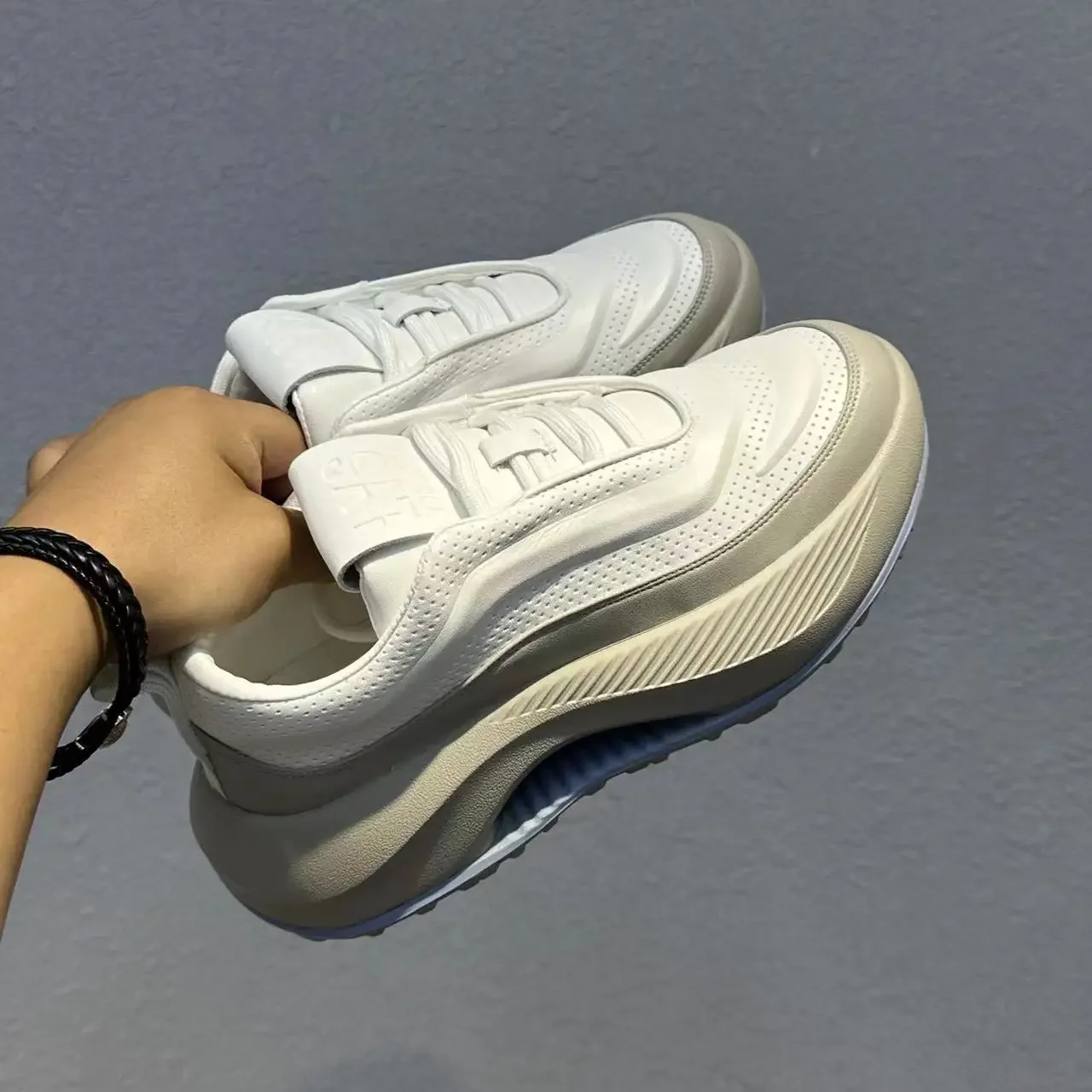 أحذية رياضية كاجوال للرجال على الطراز الأوروبي 202...