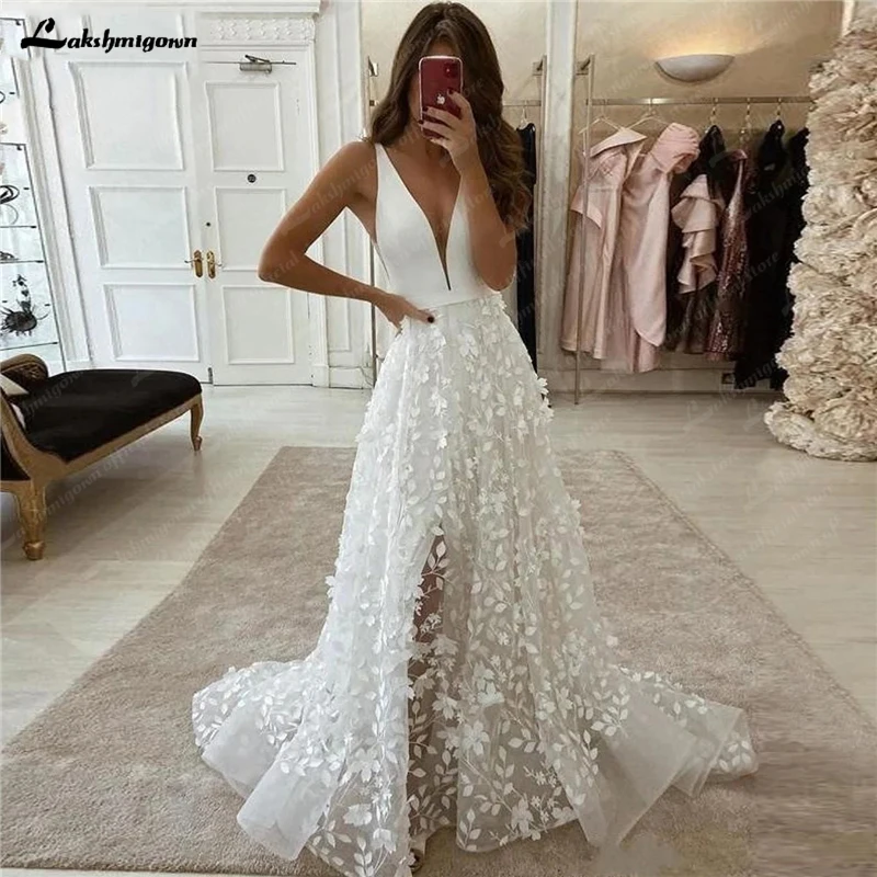 

Lakshmigown Boho Wedding Dresses for Women 2023 V-Neck Side Slit Backless 3D Lace Bohemian Bride Dress Beach Bridal Gowns