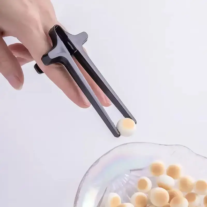 Finger Chopsticks for Gamer Gaming Snack Clips Plastic Snack Food Finger Tongs Lazy Artifact Assistant Tool