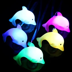 Jouets de dauphin lumineux créatif pour filles, cadeaux pour enfants, veilleuse, pendentif, lanière, accessoires de fête, jouets lumineux de dessin animé 