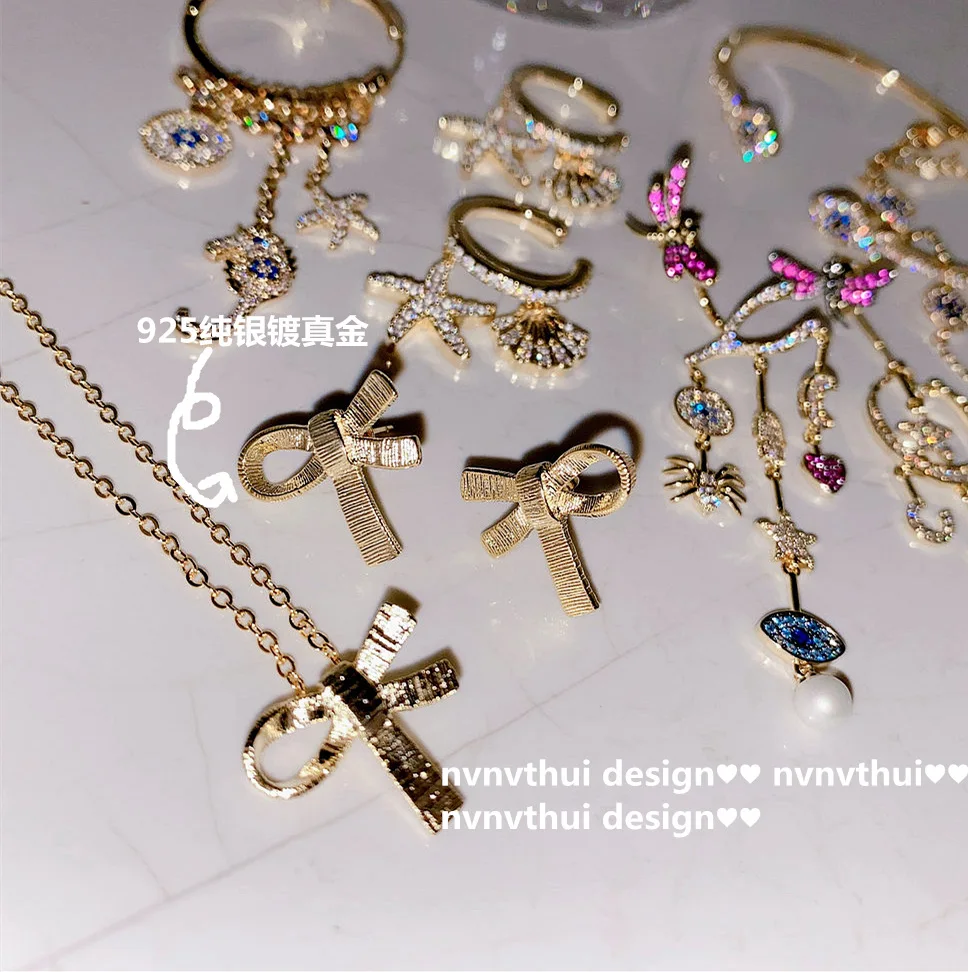 

Handmade 14K Gold Plated Y Pendant Necklace Multilayer Bar Disc Necklace Adjustable Layering Choker Necklaces for Women