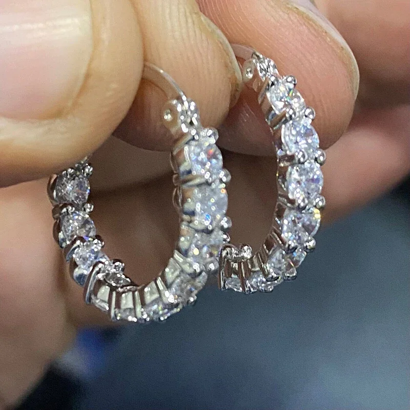 Orecchini a cerchio extra large con strass e zirconia cubica