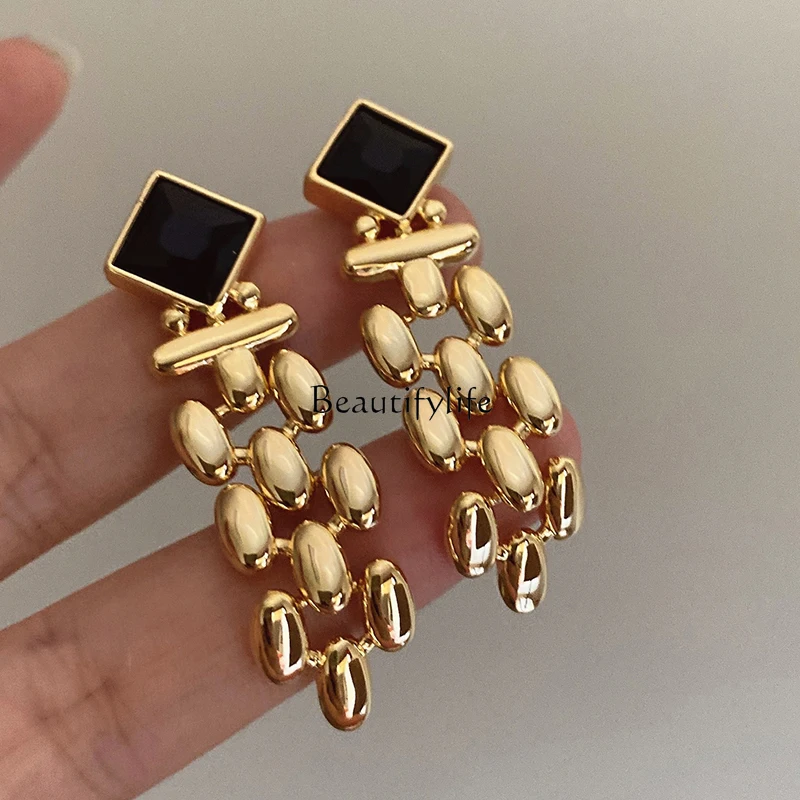 

Light Luxury European and American Style Cold Gold Plated Earrings High-Grade Black Gem Earrings