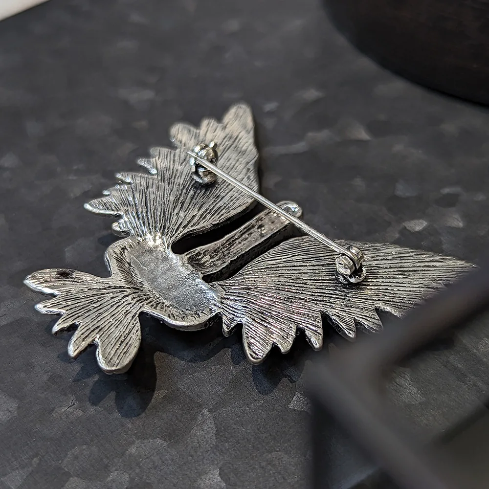 European and Western antique palace vintage style black swan animal brooch