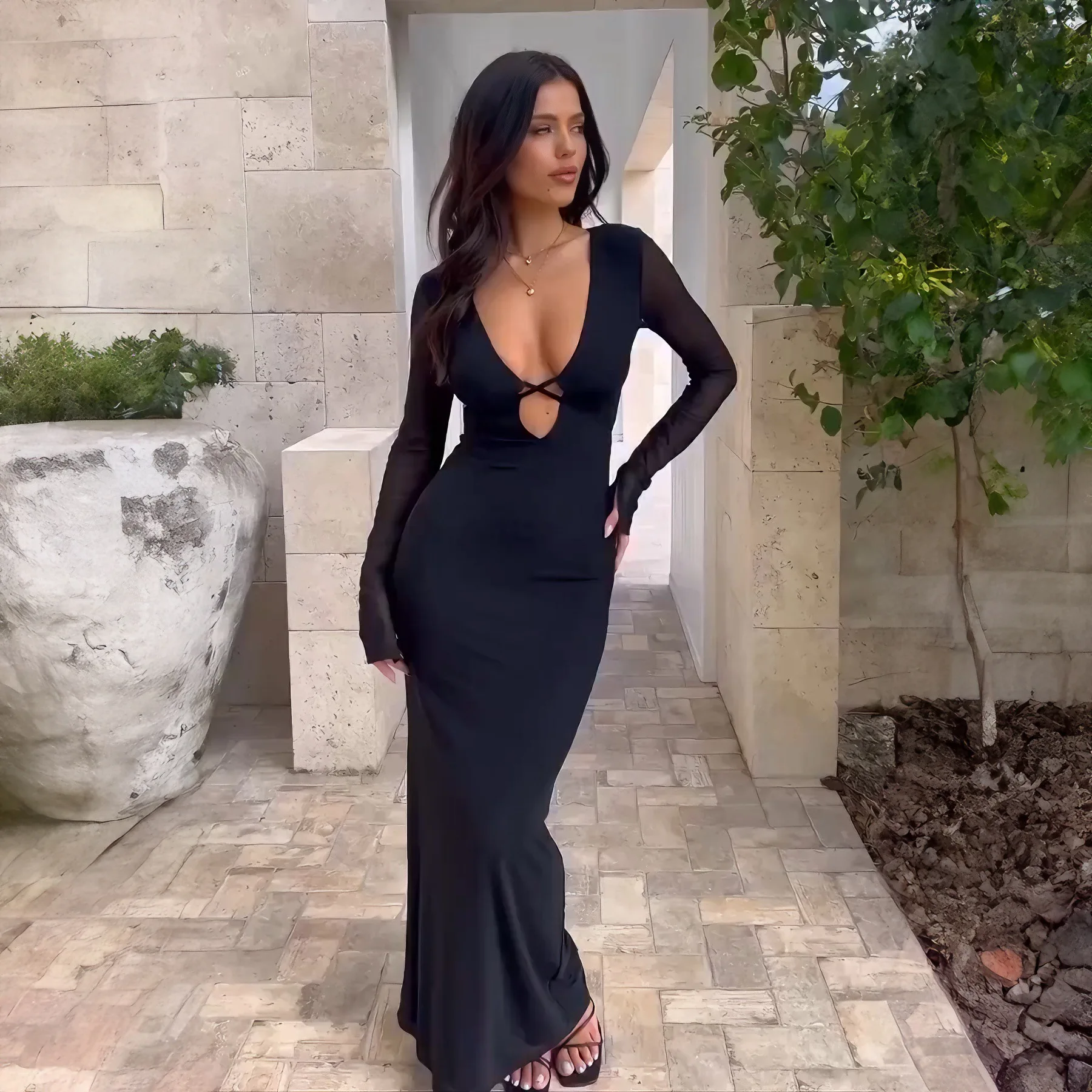 Vestido largo de malla con encaje y aberturas - Elegante vestido de fiesta con escote en V y banda elástica