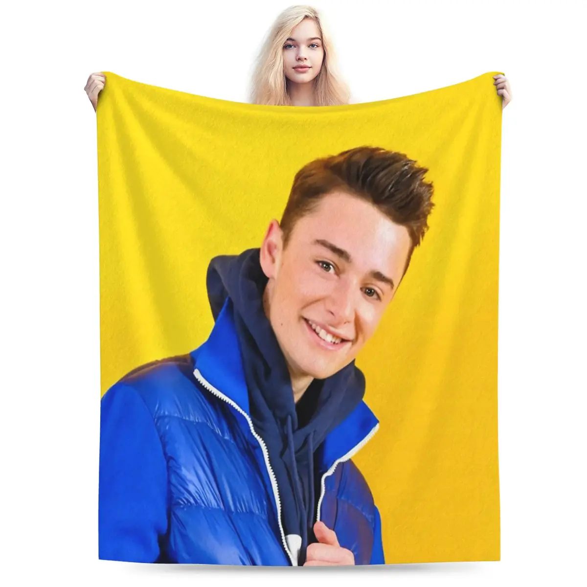 Noah Schnapp Blue Jacket Una Coperta In Micro Pile Ultra Morbida