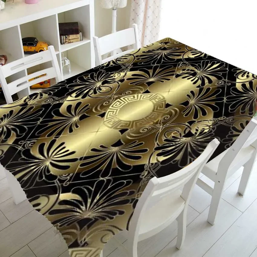 Nappe grecque noire et dorée à fleurs stylisées