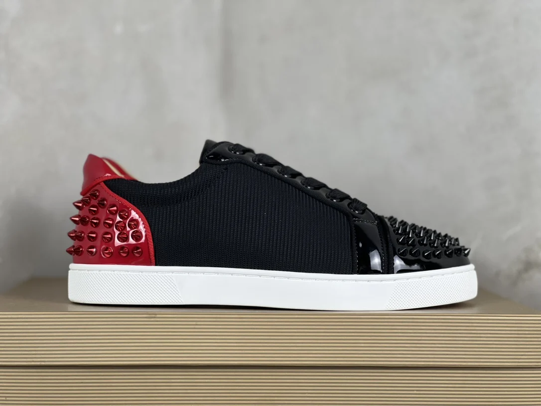 Men's leather Low Top Sneakers Women's Rivet Red Bottom Shoes