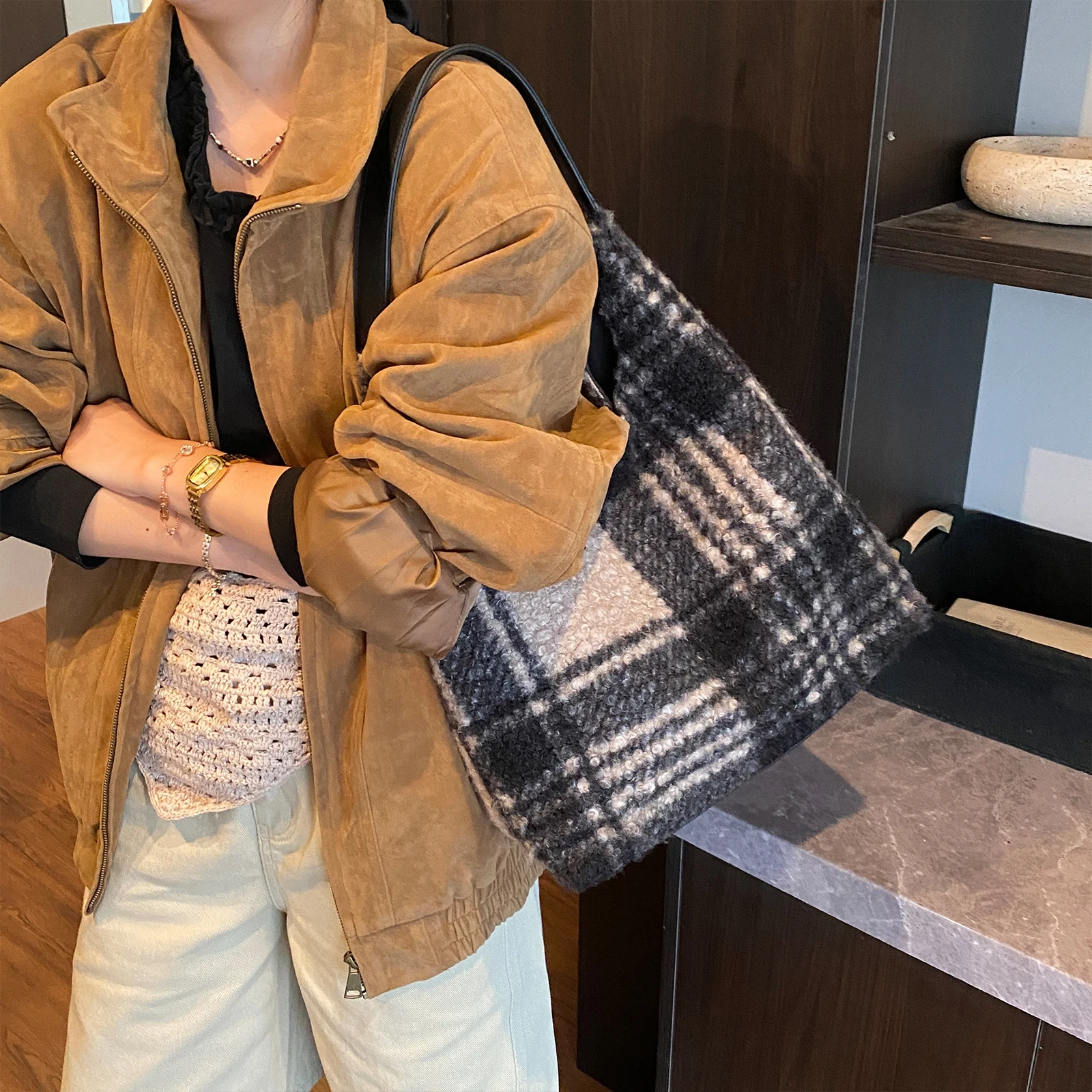 Women Retro Plush Plaid Shoulder Crossbody Bag Large Capacity Shoulder Purse Underarm Bag for Daily School Travel