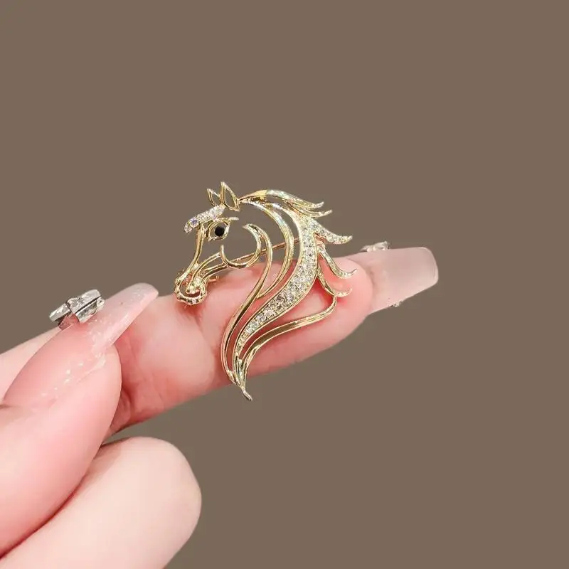 1pc Simple Exquisite Hollow Horse Brooch Versatile Temperament Animal Small Brooch Pin Fashion Clothing Jewelry Accessories Gift